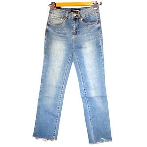 5/25$ ✨ Almost Famous Jeans